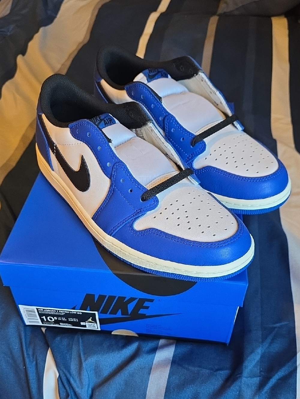 Nike Men’s Low-Top Sneakers - White / Blue / Black